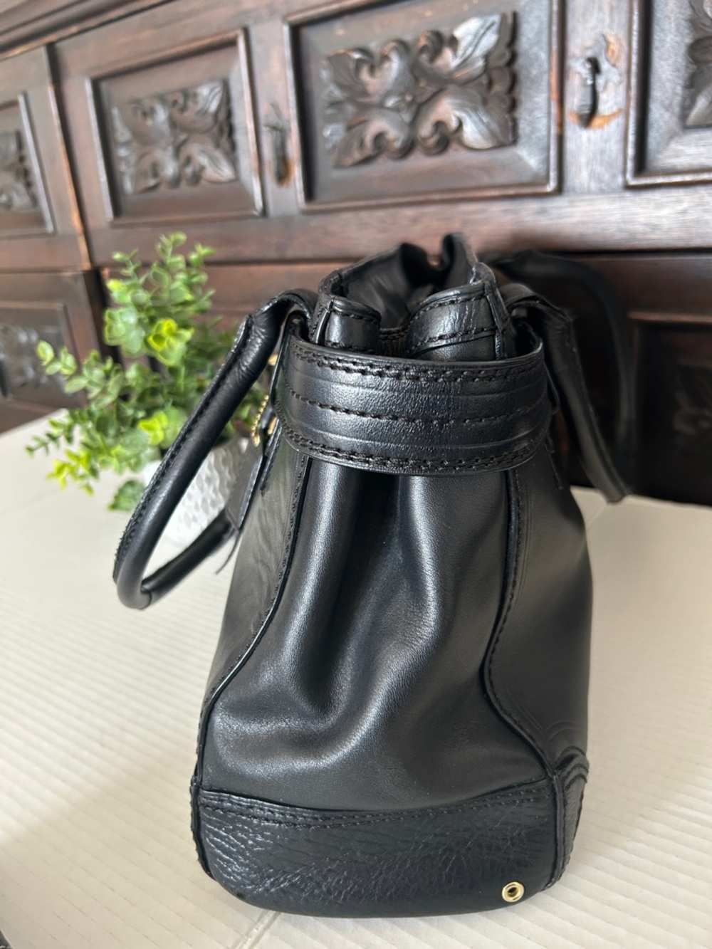 Coach Black Leather Shoulder Bag with Signature Stripe and Matching Wallet - Picture 5 of 17